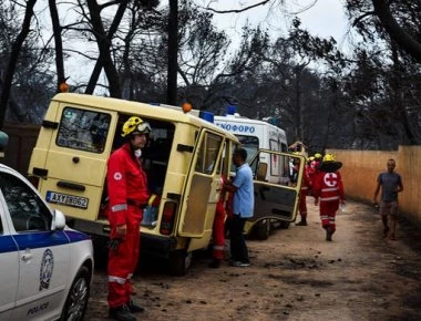 «Έσωσα το παιδί μου αλλά κάηκε η γυναίκα μου» - Συνεχίζονται οι τραγικές ιστορίες από το Μάτι